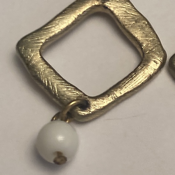 Gold Tone and Bead Drop Earrings - Picture 12 of 13